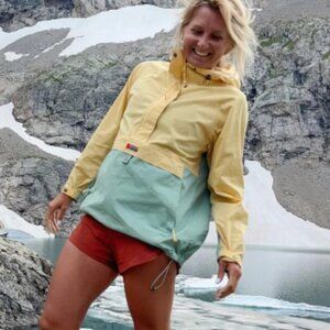 NWOT Pristine Fjällräven Vardag Anorak G-1000 in Yellow and Aloe Green